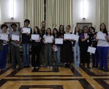 Entrega dos livros do Sedução Poética 2025