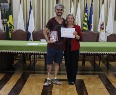 Entrega dos livros do Sedução Poética 2025