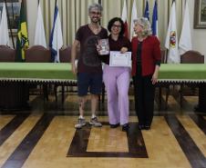 Entrega dos livros do Sedução Poética 2025