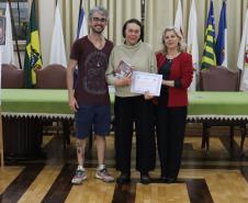 Entrega dos livros do Sedução Poética 2025