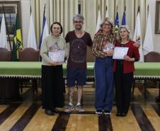 Entrega dos livros do Sedução Poética 2025