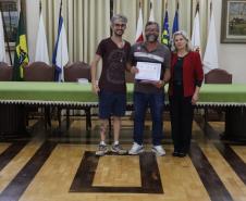 Entrega dos livros do Sedução Poética 2025