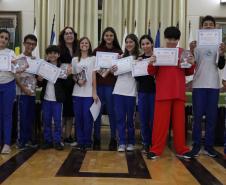 Entrega dos livros do Sedução Poética 2025