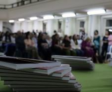 Entrega dos livros do Sedução Poética 2025