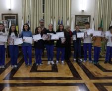 Entrega dos livros do Sedução Poética 2025