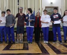 Entrega dos livros do Sedução Poética 2025