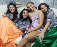 No sábado (11), as meninas da Ginástica Rítmica do Colégio Estadual do Paraná (CEP) deram um show durante o Jantar dos Dias das Mães, promovido no Clube dos Subtenentes e Tenentes de Curitiba, no Centro Cívico.