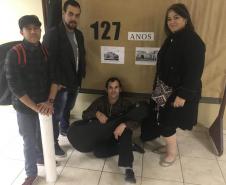 Os estudantes do Colégio Estadual do Paraná (CEP) participaram, na segunda-feira (20), de uma atividade intercultural que contou com a participação da cantora e folclorista argentina Karina Valdez, acompanhada por músicos também argentinos.