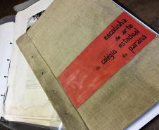 Os estudantes de restauração estão montando um livro que vai resgatar a história da Escolinha de Arte do Colégio Estadual do Paraná (CEP), fundada em e de junho de 1957.