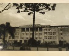Os estudantes de restauração estão montando um livro que vai resgatar a história da Escolinha de Arte do Colégio Estadual do Paraná (CEP), fundada em e de junho de 1957.