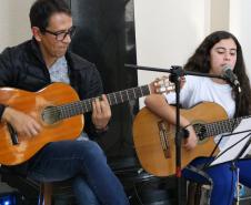Estudantes se reuniram, nesta terça-feira (11), no hall de entrada do prédio histórico do Colégio Estadual do Paraná (CEP-CEP) para cantar, dançar e tocar músicas em homenagem aos 62 anos da Escolinha, fundada em 6 de junho de 1957.