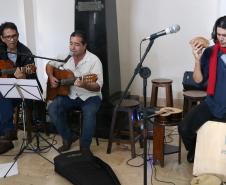 Estudantes se reuniram, nesta terça-feira (11), no hall de entrada do prédio histórico do Colégio Estadual do Paraná (CEP-CEP) para cantar, dançar e tocar músicas em homenagem aos 62 anos da Escolinha, fundada em 6 de junho de 1957.