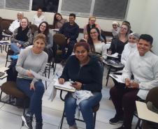 Os estudantes dos cursos técnicos em Saúde Bucal e de Prótese Dentária do Colégio Estadual do Paraná (CEP) estão participando de aulas práticas no laboratório da Escola de Saúde Pública, da Secretaria de Saúde do Estado do Paraná.