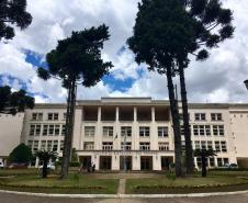 O Colégio Estadual do Paraná (CEP) abre, na próxima segunda-feira (24), as inscrições para 385 vagas aos cursos técnicos profissionalizantes ofertados na modalidade subsequente (para quem já concluiu o Ensino Médio). A inscrição vai até quarta-feira (26) e deve ser realizada na Secretaria do Colégio.