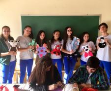 Os estudantes dos 1° anos do Ensino Médio acabaram de montar uma exposição de “Toy Art” (brinquedos de arte) no Colégio Estadual Amâncio Moro (CEP-Amâncio). Eles concluíram a fabricação de quase 100 bonecos.