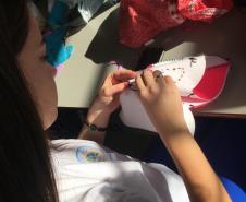 Os estudantes dos 1° anos do Ensino Médio acabaram de montar uma exposição de “Toy Art” (brinquedos de arte) no Colégio Estadual Amâncio Moro (CEP-Amâncio). Eles concluíram a fabricação de quase 100 bonecos.