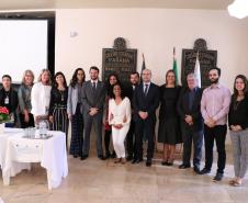O Colégio Estadual do Paraná (CEP) e a Defensoria Pública do Estado do Paraná se uniram para promover o “Jovem Defensor”, um projeto acadêmico para formação específica na área de Direitos Humanos, dentro das disciplinas de Filosofia, Sociologia, História e Geografia.