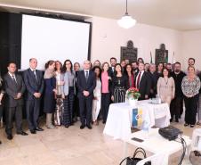 O Colégio Estadual do Paraná (CEP) e a Defensoria Pública do Estado do Paraná se uniram para promover o “Jovem Defensor”, um projeto acadêmico para formação específica na área de Direitos Humanos, dentro das disciplinas de Filosofia, Sociologia, História e Geografia.