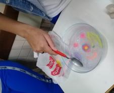 A montagem criativa faz parte da exposição de maquetes apresentadas pelos estudantes do 1° ano do Ensino Médio, que usaram da prática para criar modelos de representação das células animal e vegetal no estudo da citologia.
