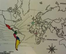 Com brincadeiras e atividades lúdicas, as Aulas de Assistência de Língua Espanhola Moderna (LEM) estão bem mais divertidas no Colégio Estadual do Paraná (CEP). 