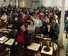 Professores e agentes educacionais do Colégio Estadual do Paraná (CEP) se reuniram no Clube dos Subtenentes e Sargentos do Exército de Curitiba, nesta quinta-feira (25), para o desenvolvimento das atividades de Formação Pedagógica, conforme previsto no Calendário Escolar e orientações da Secretaria de Estado da Educação (SEED).