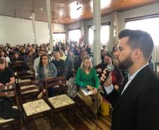 Professores e agentes educacionais do Colégio Estadual do Paraná (CEP) se reuniram no Clube dos Subtenentes e Sargentos do Exército de Curitiba, nesta quinta-feira (25), para o desenvolvimento das atividades de Formação Pedagógica, conforme previsto no Calendário Escolar e orientações da Secretaria de Estado da Educação (SEED).