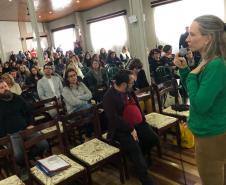 Professores e agentes educacionais do Colégio Estadual do Paraná (CEP) se reuniram no Clube dos Subtenentes e Sargentos do Exército de Curitiba, nesta quinta-feira (25), para o desenvolvimento das atividades de Formação Pedagógica, conforme previsto no Calendário Escolar e orientações da Secretaria de Estado da Educação (SEED). 