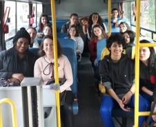 Os estudantes dos 3° e 4° anos do Curso Técnico em Teatro, Integrado ao Ensino Médio, realizaram nesta terça-feira (6) uma visita técnica ao Grupo RIC (Rede Independência de Comunicação) em Curitiba. 