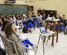 Os estudantes do 3° ano do Curso de Técnico em Teatro participaram, na quarta-feira (7), de uma atividade especial que busca promover mais educação inclusiva no Colégio Estadual do Paraná (CEP). 