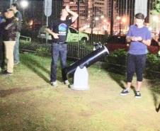A noite de observações astronômicas abertas para a comunidade contou, no último sábado (17), com a cobertura jornalística da TV Paraná Turismo, que realizou os registros das atividades coordenadas pelos membros do Clube de Astronomia do Colégio Estadual do Paraná (CECEP).