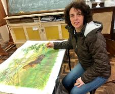Marina Thozo Purkote, que há 4 anos se dedica às artes plásticas na Escolinha, e que possui trabalhos em exposição dentro e fora do Colégio.