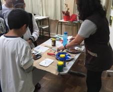 Os estudantes do Ensino Fundamental do Colégio Estadual do Paraná (CEP) concluíram mais uma etapa da atividade pedagógica que está destacando a Cultura Nordestina evidenciada por desenhos de xilogravuras e textos da literatura de cordel. Os trabalhos finalizados das turmas ganharam destaque nos murais dos corredores do Colégio, e serviram de pano de fundo para aulas de declamação e de leituras dos poemas.