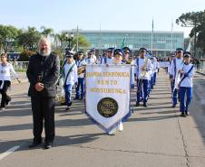 Mantendo a tradição, o Colégio Estadual do Paraná (CEP) abriu, no sábado (7), o desfile cívico-militar em comemoração aos 197 anos da Proclamação da Independência do Brasil. A comunidade estudantil do CEP mostrou na Avenida Cândido de Abreu, no Centro Cívico de Curitiba, alguns dos principais símbolos da sua história centenária, além da sua grandiosidade representada pela força educacional que é referência no estado do Paraná.