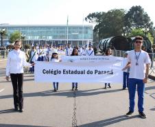Mantendo a tradição, o Colégio Estadual do Paraná (CEP) abriu, no sábado (7), o desfile cívico-militar em comemoração aos 197 anos da Proclamação da Independência do Brasil. A comunidade estudantil do CEP mostrou na Avenida Cândido de Abreu, no Centro Cívico de Curitiba, alguns dos principais símbolos da sua história centenária, além da sua grandiosidade representada pela força educacional que é referência no estado do Paraná.