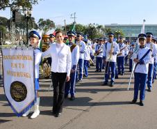 Mantendo a tradição, o Colégio Estadual do Paraná (CEP) abriu, no sábado (7), o desfile cívico-militar em comemoração aos 197 anos da Proclamação da Independência do Brasil. A comunidade estudantil do CEP mostrou na Avenida Cândido de Abreu, no Centro Cívico de Curitiba, alguns dos principais símbolos da sua história centenária, além da sua grandiosidade representada pela força educacional que é referência no estado do Paraná.
