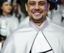 Estudantes do Colégio Estadual do Paraná (CEP), que concluíram a última etapa da formação em Cursos Técnicos Subsequentes do Ensino Profissional, participaram na quinta-feira (5) da cerimônia de Colação de Grau realizada no Teatro Marista Santa Maria, em Curitiba.