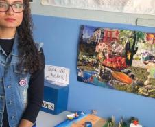 Os estudantes do Centro de Línguas Estrangeiras Modernas (CELEM) estão aprendendo em francês algumas lições sobre urbanidade, cidadania e ocupação consciente dos espaços públicos. A atividade que também serve para aumentar a consciência ambiental nas cidades foi desenvolvida durante as aulas de Francês, no Colégio Estadual Conselheiro Zacarias (CEP-Zacarias), com orientações da professora Fabíola-Davis Siquara Amaral.