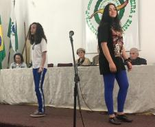 As estudantes do Colégio Estadual do Paraná (CEP) encantaram 35 poetas que estavam presentes no evento solene de declamações, organizado no Centro de Letras do Paraná (CLP). As declamações foram feitas pelas alunas: Alana Cristina Santos (9°B); Rafaela de Lima (9°B); Camila de Oliveira (9°B); Júlia Medeiros (9°B); Júlia Nascimento (9°B); Giulia Sabino (9°B); Isabelle da Silva (8°C); e Martina Gabriella Krieger (2°TT).