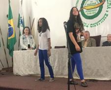 As estudantes do Colégio Estadual do Paraná (CEP) encantaram 35 poetas que estavam presentes no evento solene de declamações, organizado no Centro de Letras do Paraná (CLP). As declamações foram feitas pelas alunas: Alana Cristina Santos (9°B); Rafaela de Lima (9°B); Camila de Oliveira (9°B); Júlia Medeiros (9°B); Júlia Nascimento (9°B); Giulia Sabino (9°B); Isabelle da Silva (8°C); e Martina Gabriella Krieger (2°TT).