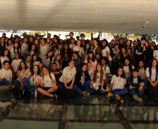 Ainda como parte da programação, na sexta-feira (11), e com convite estendido aos familiares, algumas turmas de estudantes do CEP foram levadas ao auditório do Museu Oscar Niemeyer, em Curitiba. Lá, eles assistiram às palestras com outros temas relacionados ao uso consciente dos equipamentos tecnológicos conectados à internet