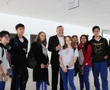 Ainda como parte da programação, na sexta-feira (11), e com convite estendido aos familiares, algumas turmas de estudantes do CEP foram levadas ao auditório do Museu Oscar Niemeyer, em Curitiba. Lá, eles assistiram às palestras com outros temas relacionados ao uso consciente dos equipamentos tecnológicos conectados à internet