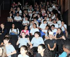 Ainda como parte da programação, na sexta-feira (11), e com convite estendido aos familiares, algumas turmas de estudantes do CEP foram levadas ao auditório do Museu Oscar Niemeyer, em Curitiba. Lá, eles assistiram às palestras com outros temas relacionados ao uso consciente dos equipamentos tecnológicos conectados à internet