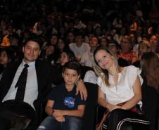 Ainda como parte da programação, na sexta-feira (11), e com convite estendido aos familiares, algumas turmas de estudantes do CEP foram levadas ao auditório do Museu Oscar Niemeyer, em Curitiba. Lá, eles assistiram às palestras com outros temas relacionados ao uso consciente dos equipamentos tecnológicos conectados à internet