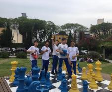 Na última quarta-feira (16) e na sexta-feira (18), o próprio personagem “Cervantes”, criado pelo ator Carlos Daitshman, conversou em castelhano com os estudantes que estão aprendendo a biografia do escritor nas aulas curriculares de Língua Espanhola.
