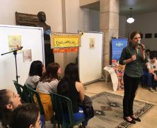 De 23 a 25 de outubro, a semana foi de muita contação de histórias nas unidades de atendimento do Colégio Estadual do Paraná (CEP). A ação coordenada pelo Pertencep, que desenvolve a história e o pertencimento da comunidade estudantil pela divulgação da memória material e imaterial do Colégio, foi apresentada aos estudantes nas unidades de atendimento do CEP-Tiradentes, CEP-Amâncio e também no CEP-CEP.