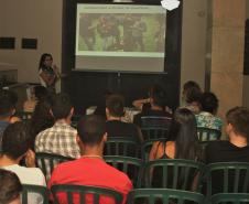 Palestra com a psicóloga Roseane Bernadette, que também é mestre em Educação e conselheira técnica em Saúde Mental do Instituto Tecnologia e Dignidade Humana. E presenças da Diretora Geral do CEP, Tânia Maria Acco, do professor Valdecir Borges do Rego, Coordenador do Curso de Informática no CEP, e da pedagoga responsável Mary Baki. Além da professora Sônia Cassatti do Procep.