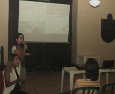 Palestra com a psicóloga Roseane Bernadette, que também é mestre em Educação e conselheira técnica em Saúde Mental do Instituto Tecnologia e Dignidade Humana. E presenças da Diretora Geral do CEP, Tânia Maria Acco, do professor Valdecir Borges do Rego, Coordenador do Curso de Informática no CEP, e da pedagoga responsável Mary Baki. Além da professora Sônia Cassatti do Procep.