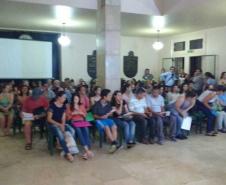 Pais, mães e responsáveis formaram uma longa fila em frente ao Colégio Estadual do Paraná (CEP) nesta segunda-feira (4), no primeiro dia de inscrições ao Processo Classificatório para ingresso de novas turmas no 1° ano do Ensino Médio Regular, no ano letivo de 2020. A grande procura superou as expectativas da equipe de gestão Colégio, que iniciou o atendimento por volta das 15h, e só finalizou após a realização da última inscrição por volta das 1h36, já na madrugada de terça-feira (5).