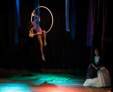 Foi uma noite de estreia, nesta terça-feira (5), para os estudantes da turma do 2º semestre do Curso Técnico em Teatro do Colégio Estadual do Paraná (CEP). Eles subiram no palco, às 19h, do Teatro Leon Jacques, em Curitiba, para apresentar o espetáculo “O Canto da Serpente”, um texto de Laerte Ortega, com direção de Tina de Souza.