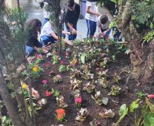 Com objetivos de tornar o paisagismo da escola ainda mais bonito e, principalmente, preservar a vida das abelhas, consideradas os mais importantes agentes polinizadores do meio ambiente, na última sexta-feira (8) foi inaugurado o “Jardim da Vida” no Colégio Estadual Tiradentes (CEP-Tiradentes).